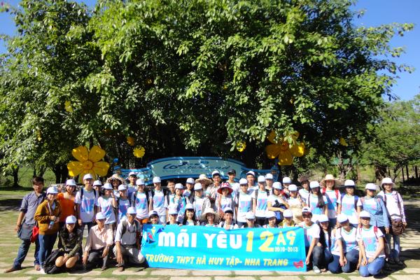 Team Building THPT Hà Huy Tập 2013 tại Suối Thạch Lâm