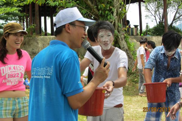 CBNV Khách sạn Majestic Nha Trang Dã ngoại - Teambuilding tại Suối Thạch Lâm 2013