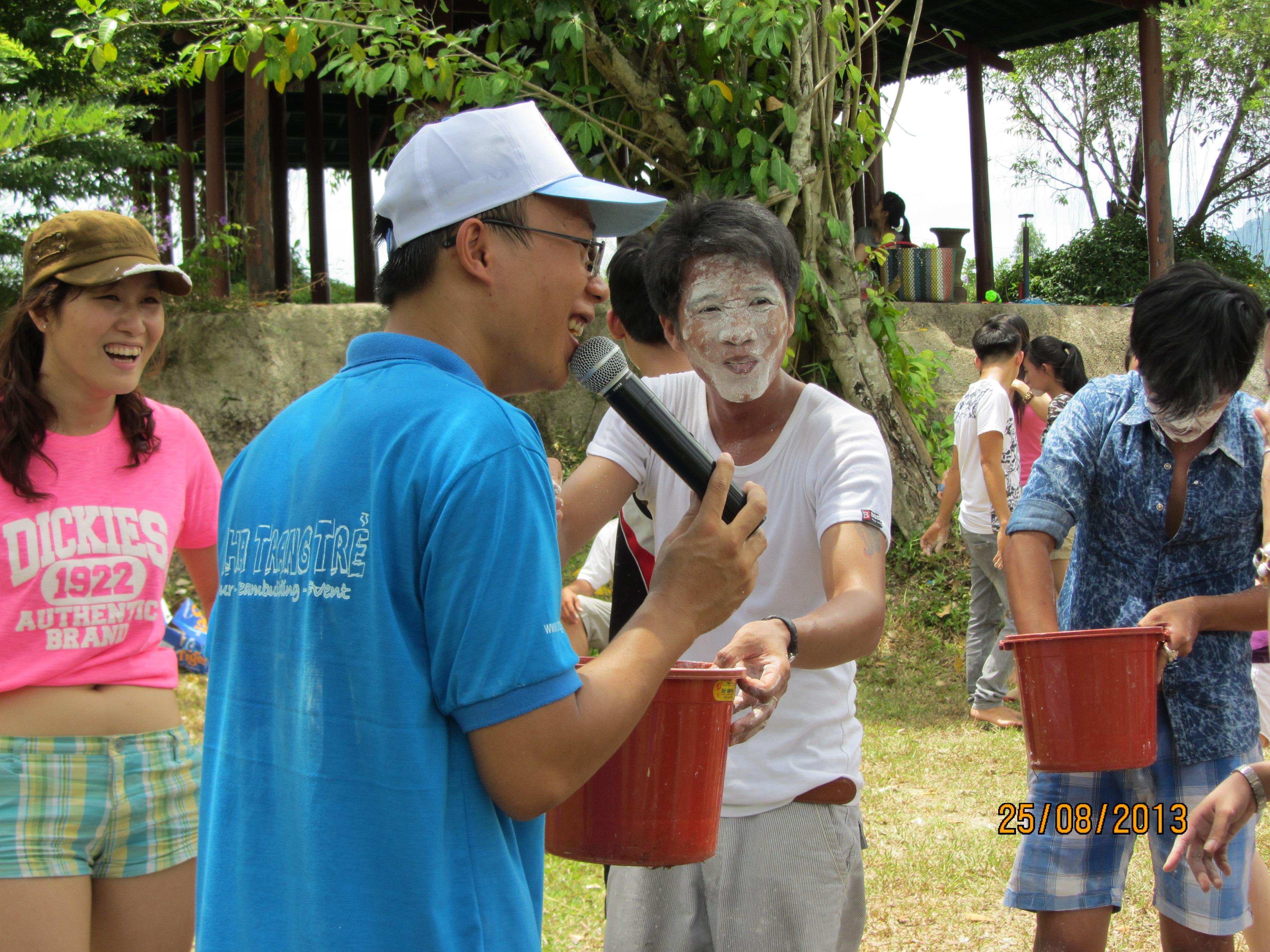 CBNV Khách sạn Majestic Nha Trang Dã ngoại - Teambuilding tại Suối Thạch Lâm 2013