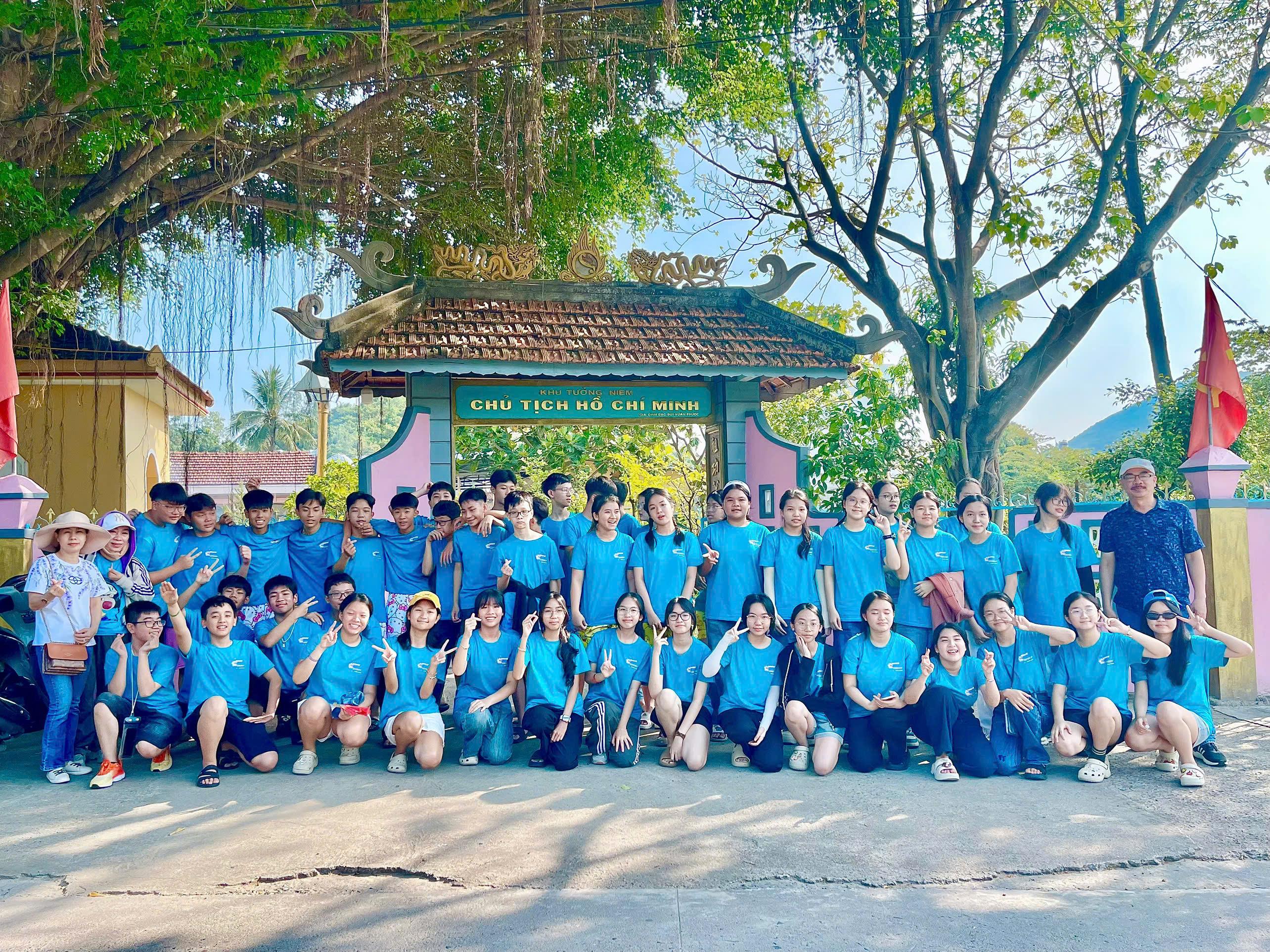 vieng-tham-nha-luu-niem-bac-ho (2)