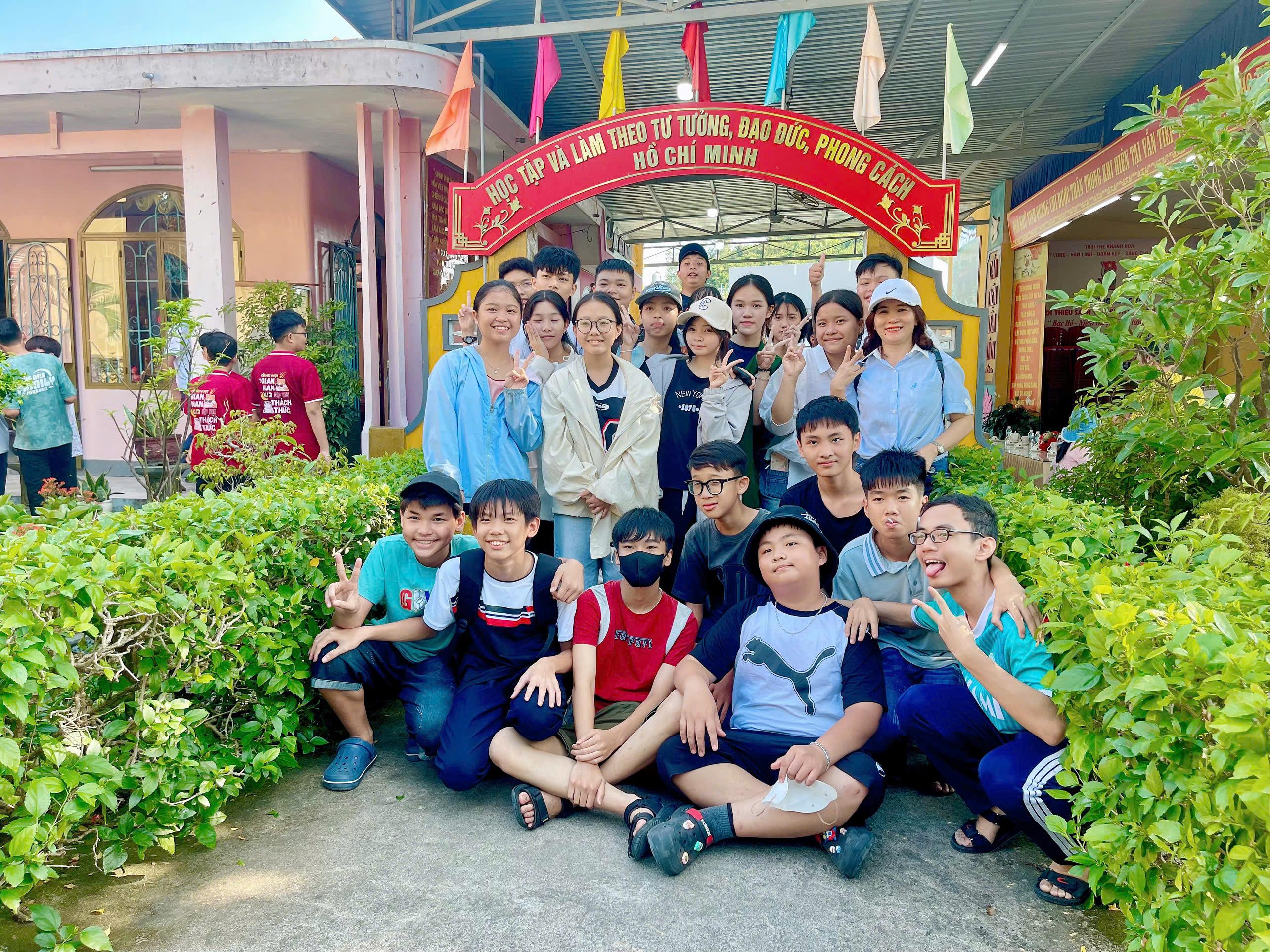 vieng-tham-nha-luu-niem-bac-ho (5)