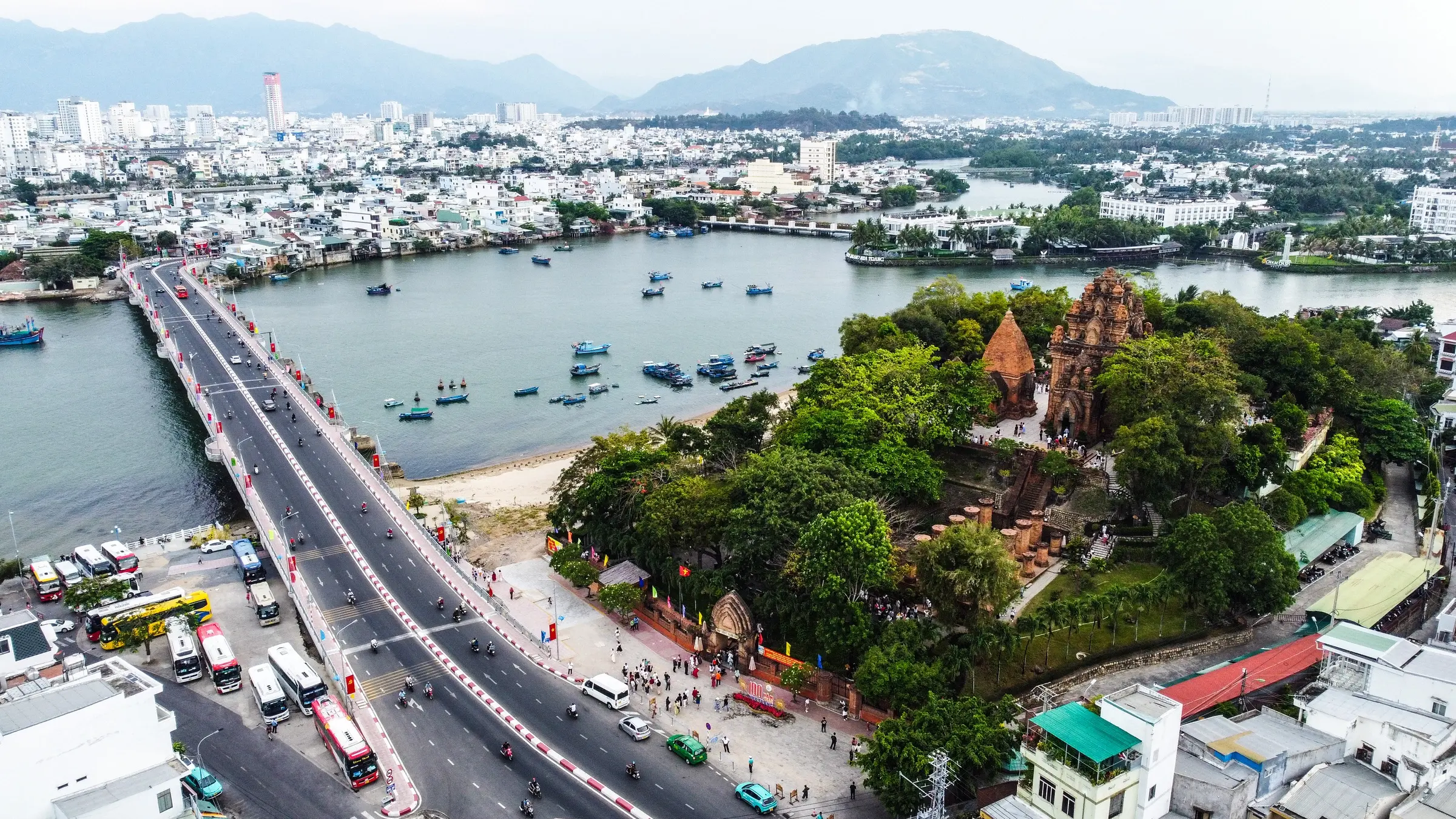 thap-ba-ponagar-nha-trang-xua-nay (1)