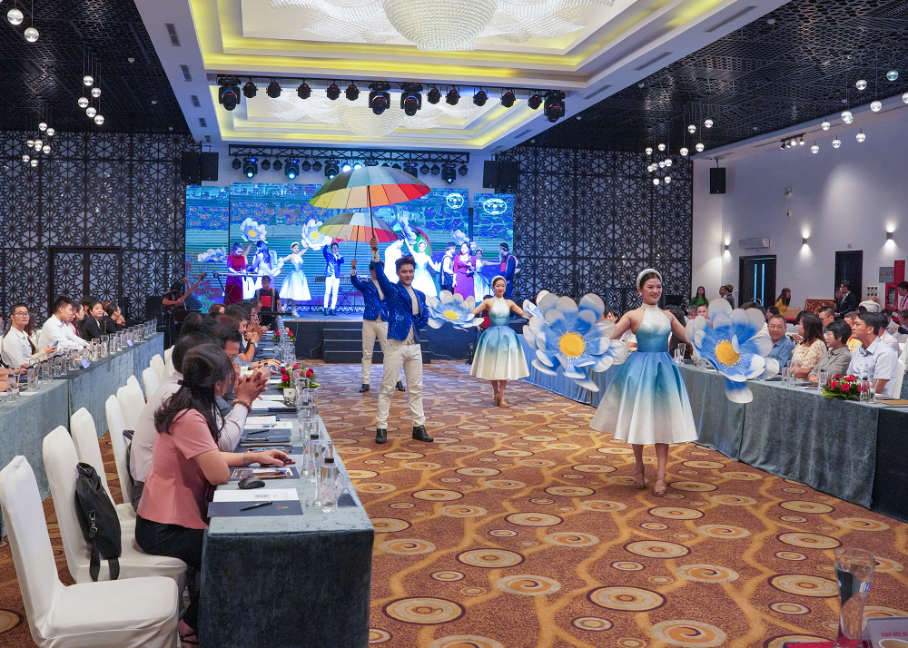 hoi-nghi-nha-trang-2