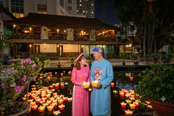 Vietnamese Ao Dai & Lantern Photo Experience in Nha Trang