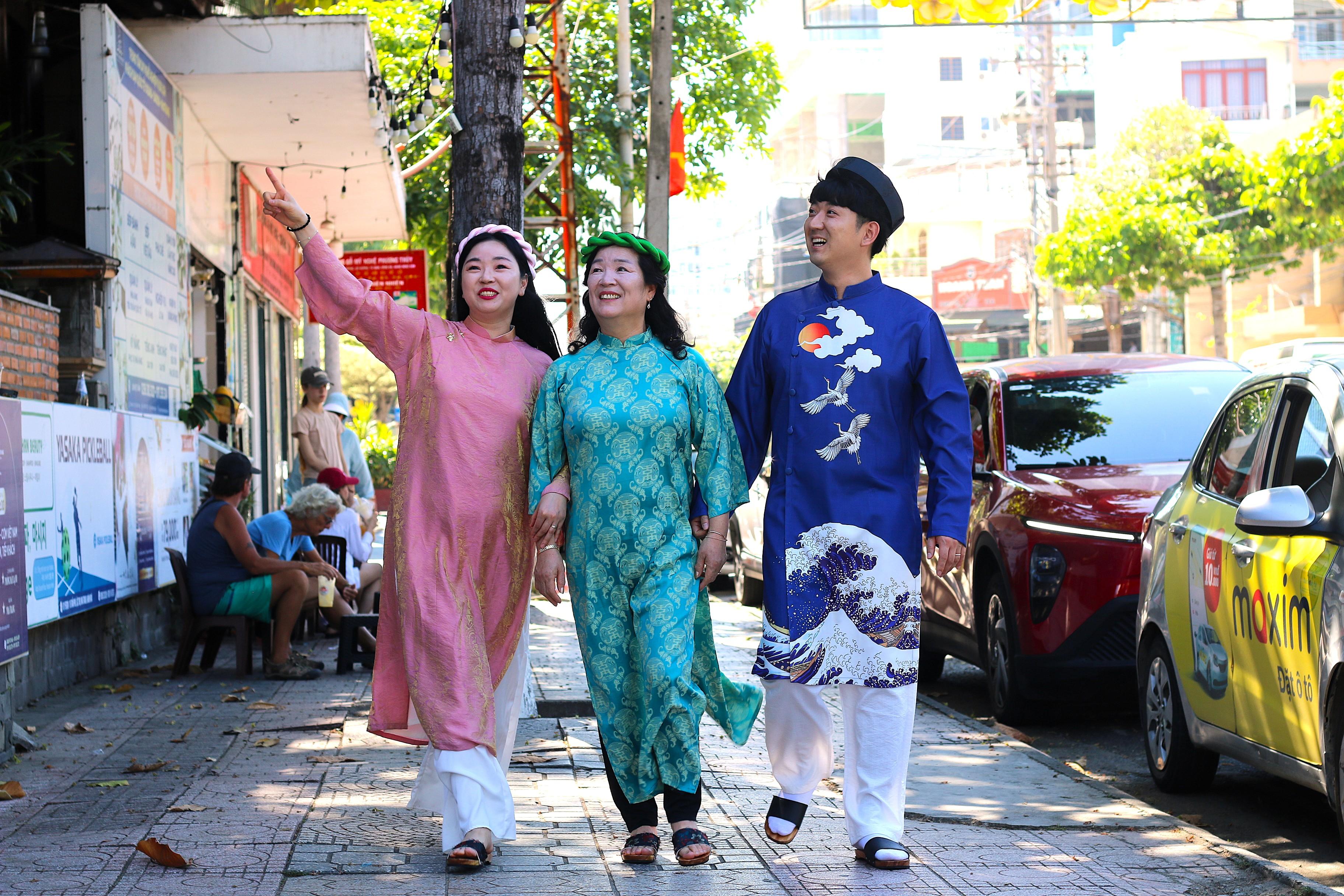 Tour đi bộ Nha Trang kết hợp trải nghiệm Áo dài, chụp ảnh & khám phá văn hóa