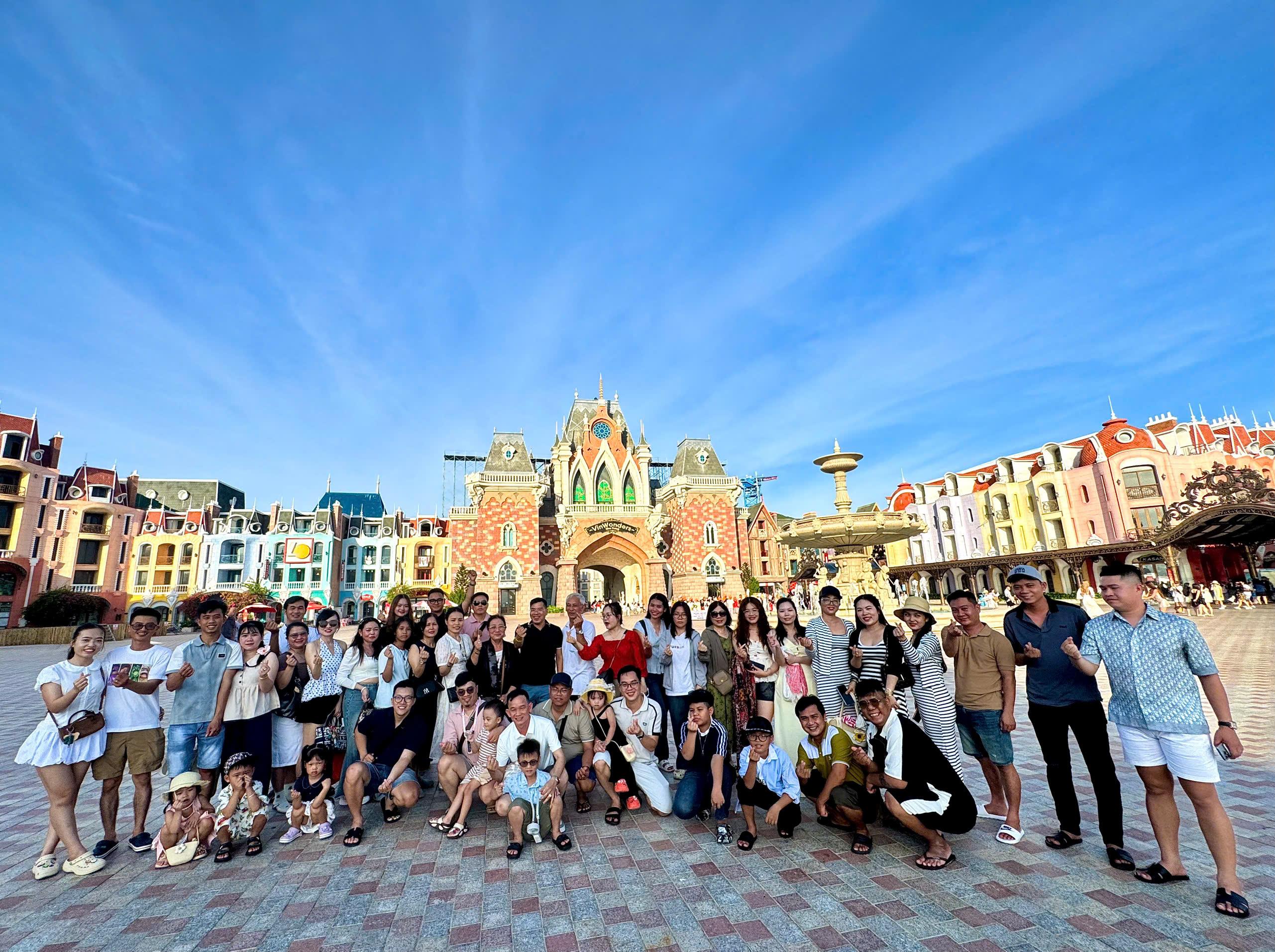Chuyến du lịch Nha Trang ý nghĩa và gắn kết của đại gia đình XAXA và VINH QUANG